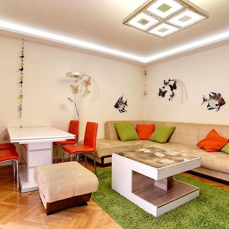Spacious And Stylish Apartment In The Heart Of Sofia Plus Parking Exteriör bild