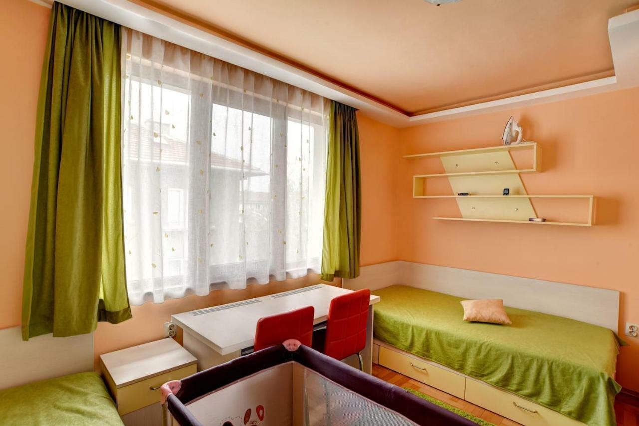 Spacious And Stylish Apartment In The Heart Of Sofia Plus Parking Exteriör bild