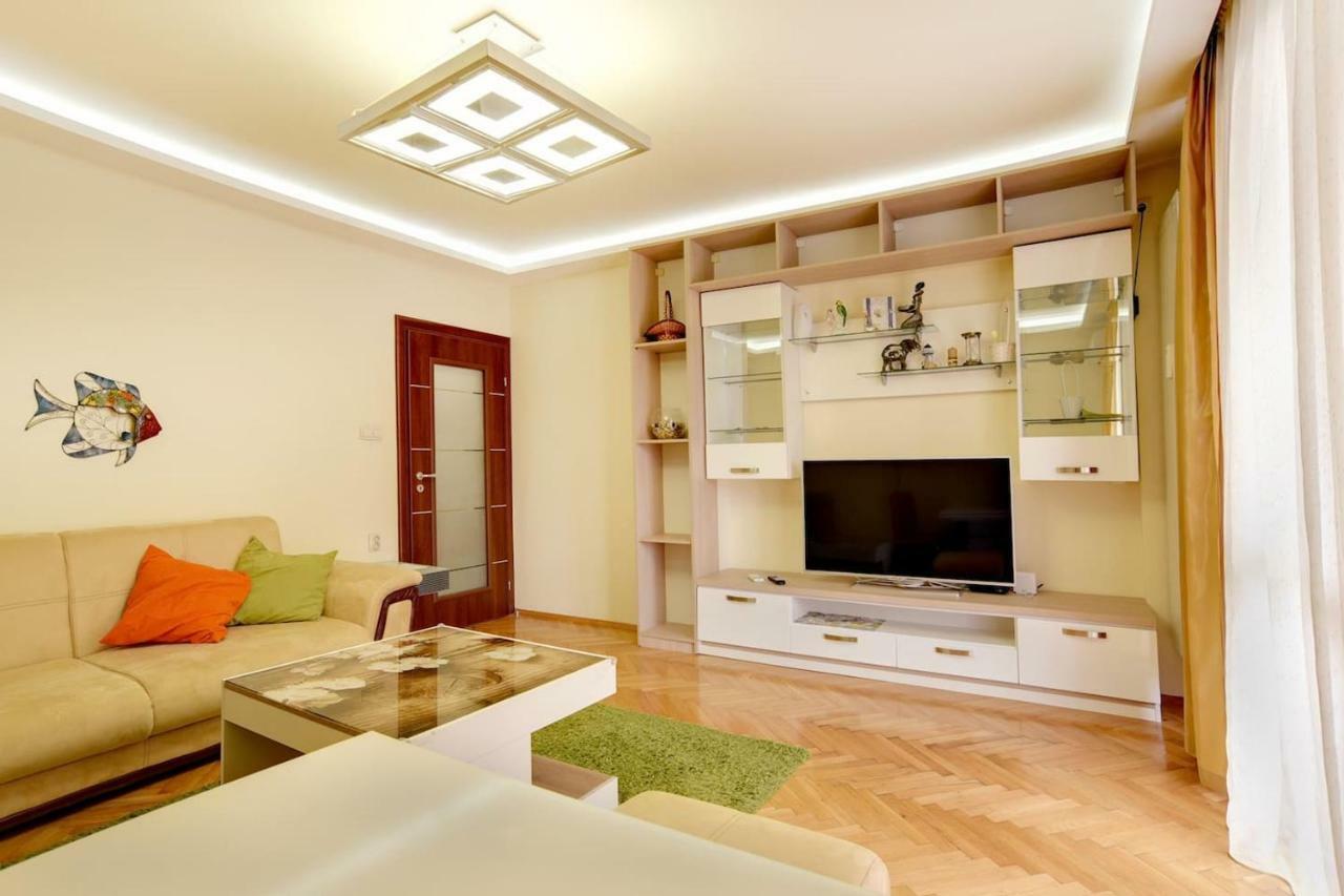 Spacious And Stylish Apartment In The Heart Of Sofia Plus Parking Exteriör bild