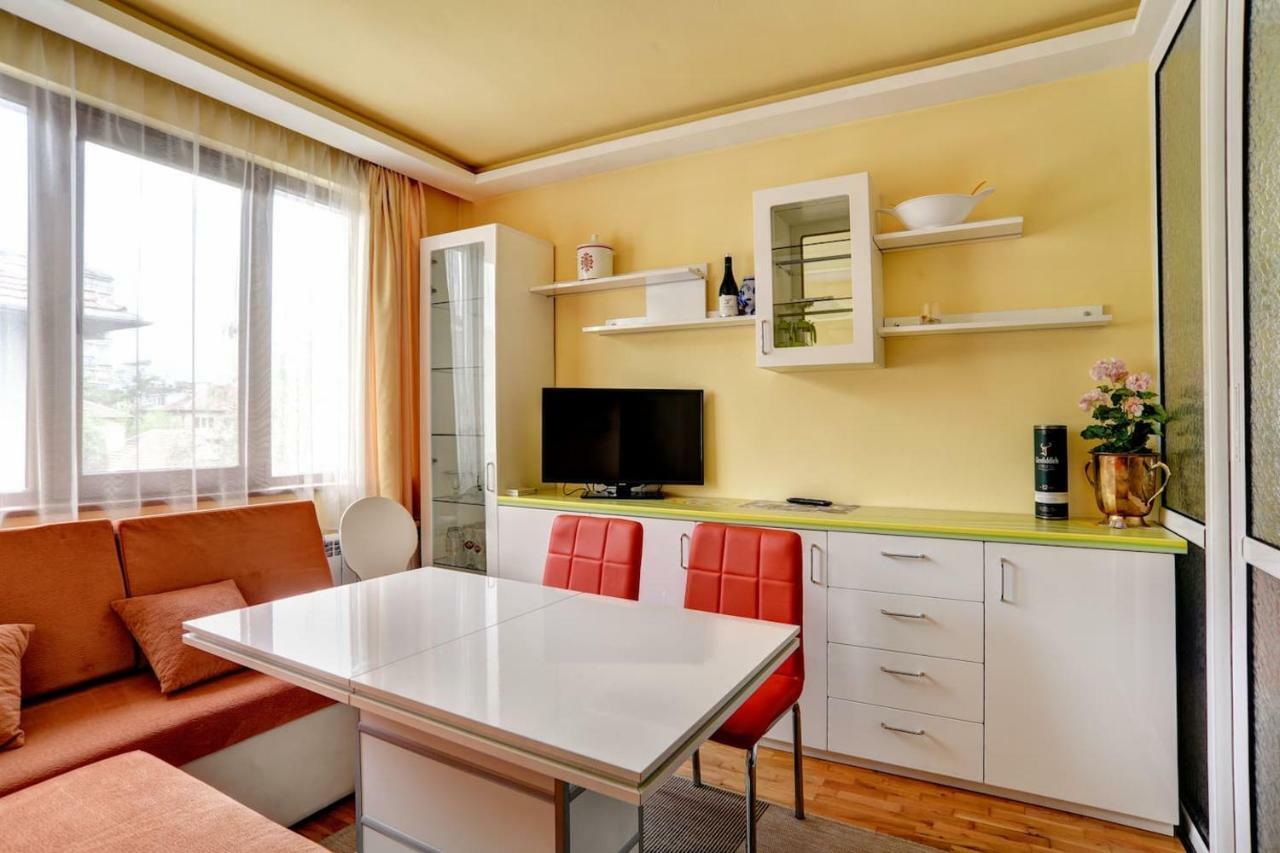 Spacious And Stylish Apartment In The Heart Of Sofia Plus Parking Exteriör bild